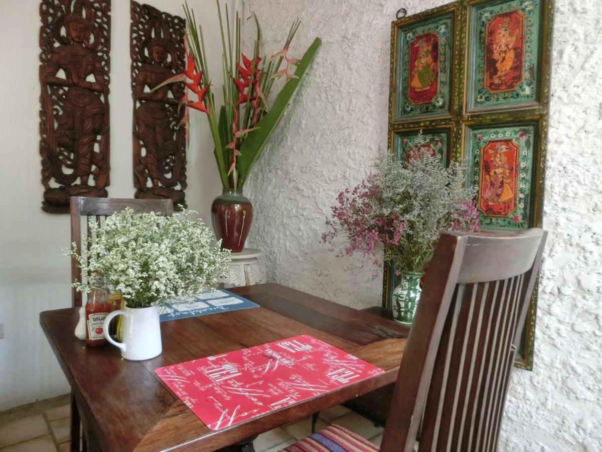 The Travellers Arms Hotell Chiang Mai Exteriör bild