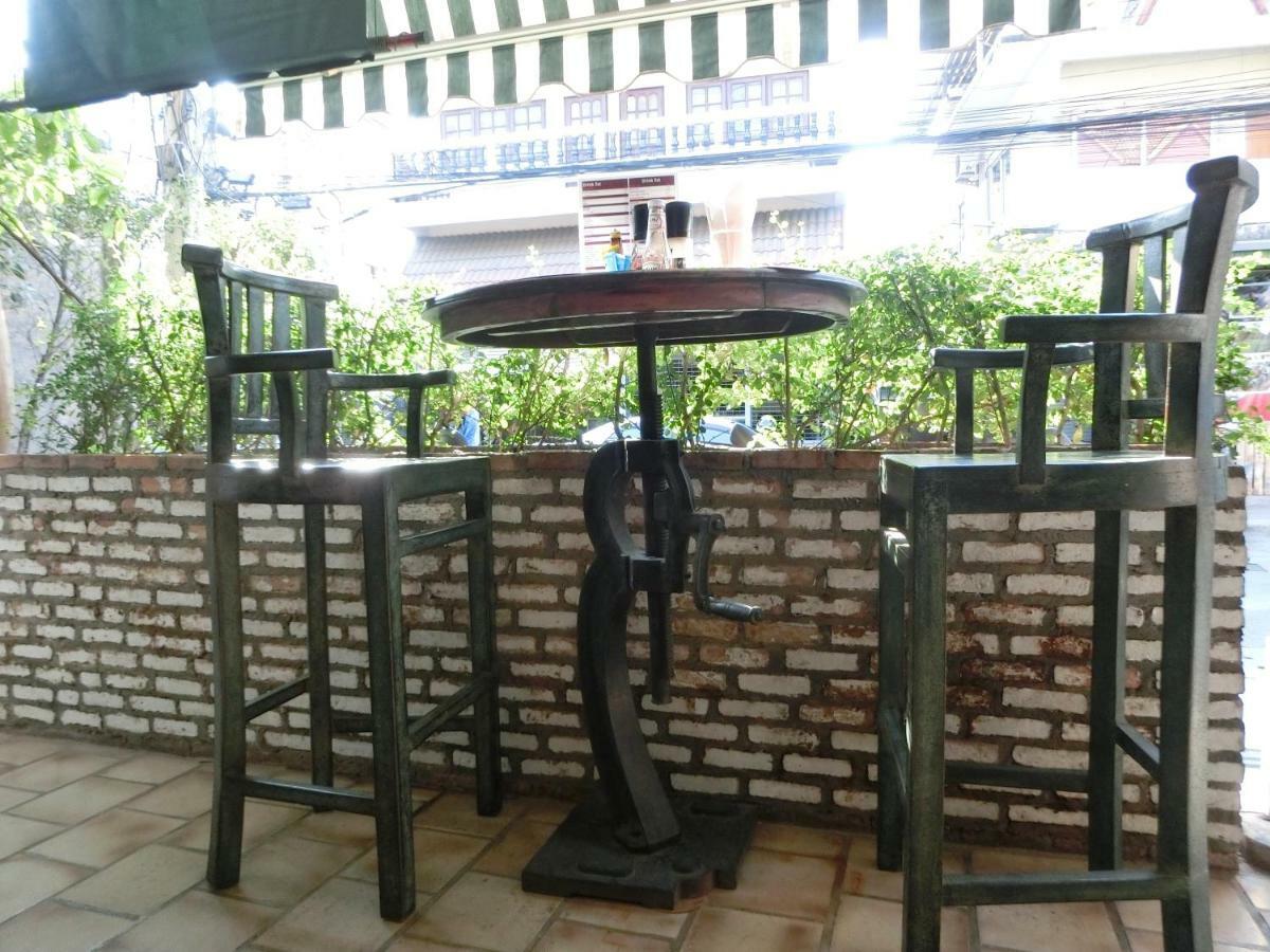 The Travellers Arms Hotell Chiang Mai Exteriör bild